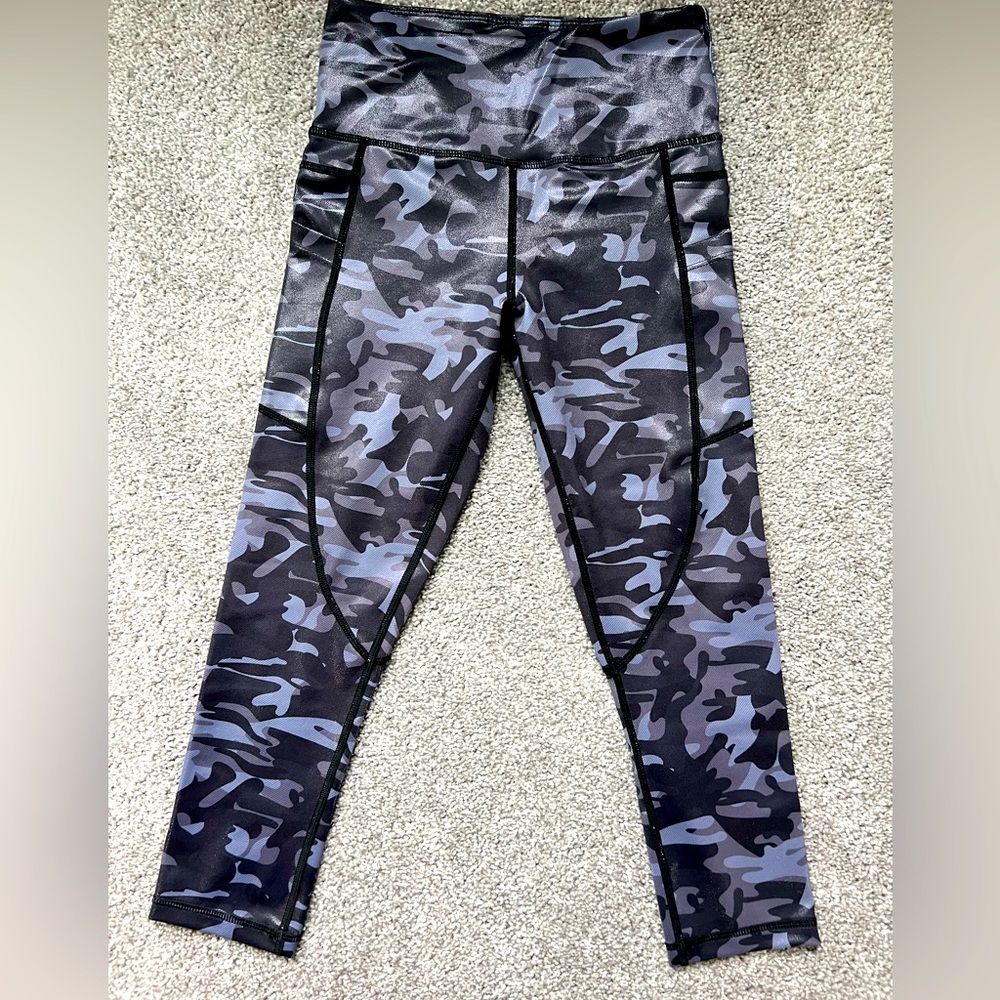 Zyia Camo Metallic Capri Leggings